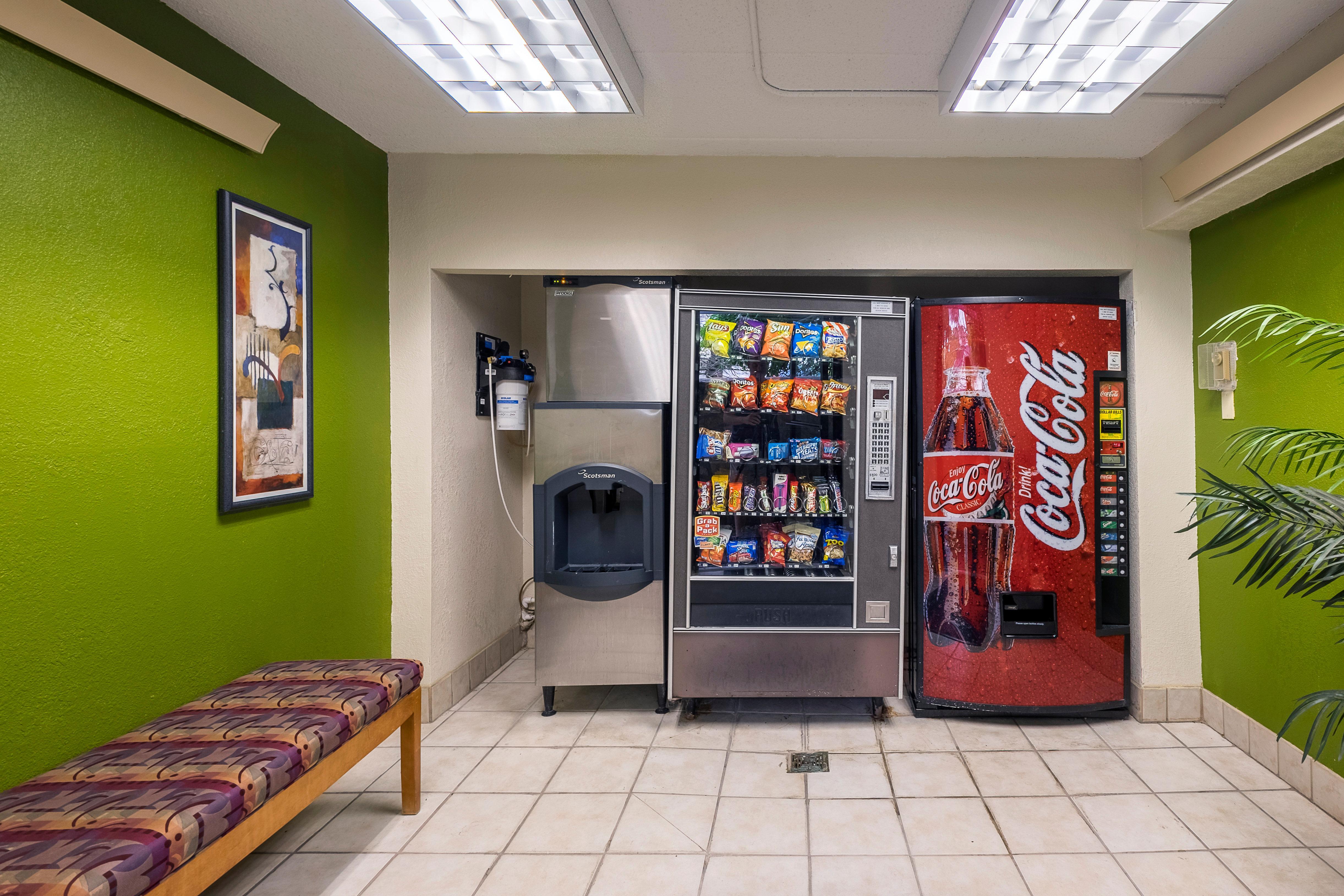 Red Roof Inn Plus+ West Springfield Εξωτερικό φωτογραφία