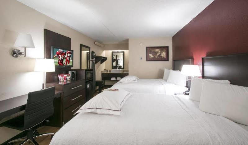 Red Roof Inn Plus+ West Springfield Εξωτερικό φωτογραφία